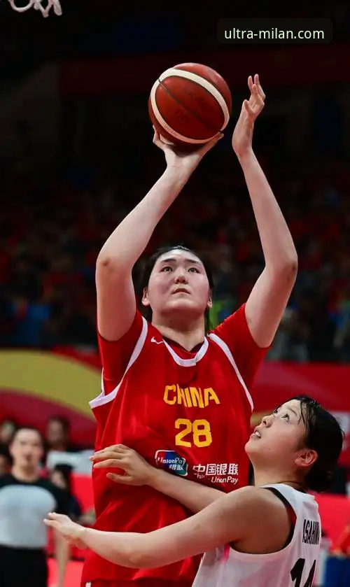 中国女篮战术革新深度评测：从“一大四小”到“双塔奇谋”的胜利启示